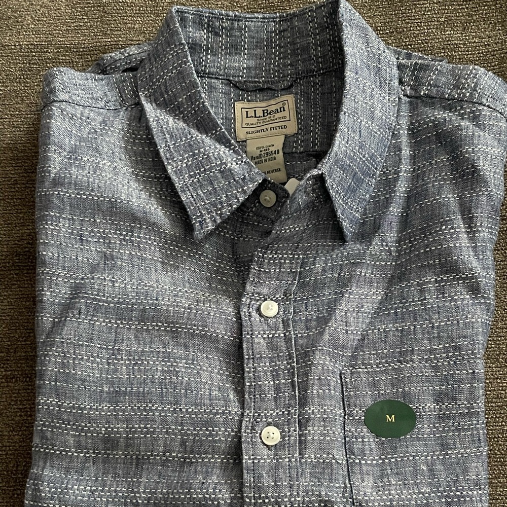 Mens Medium Fitted LL Bean Short sleeve button up shirt